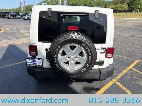 Used 2018 Jeep Wrangler Unlimited Sahara w/ Dual Top Group AWD/4WD image 7