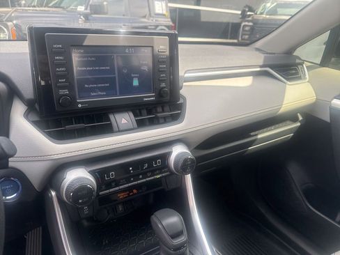 Used 2022 Toyota RAV4 XLE AWD/4WD image 11