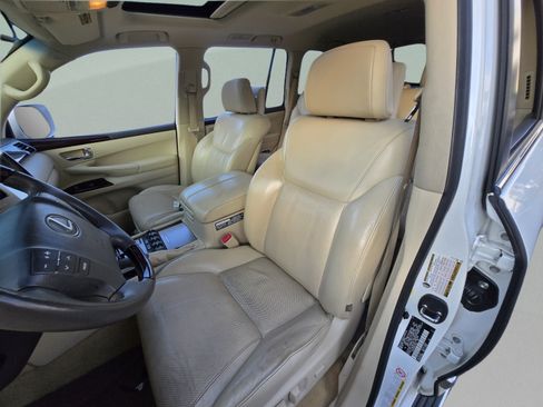 Used 2014 Lexus LX 570 4WD image 12