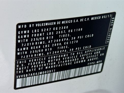 Used 2018 Volkswagen Tiguan SEL Premium image 40