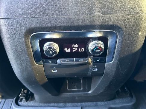 Used 2022 GMC Yukon XL Denali image 19