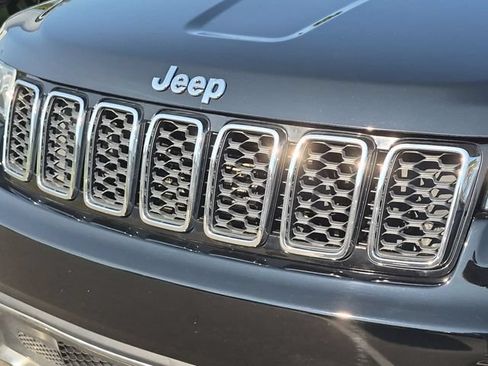 Used 2018 Jeep Grand Cherokee Limited AWD/4WD image 36