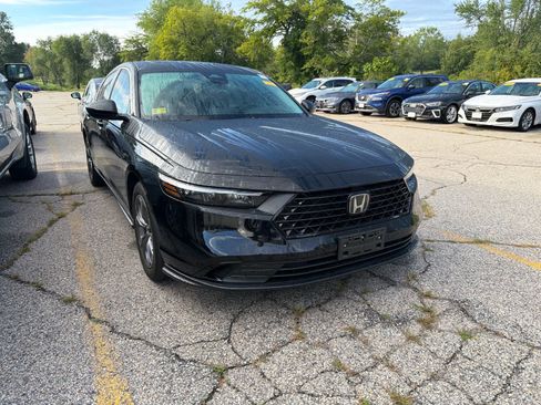 Used 2024 Honda Accord EX image 2
