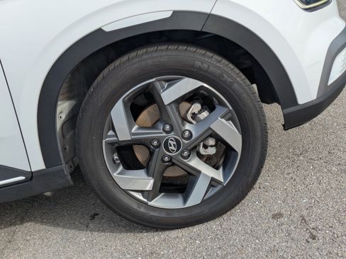 Used 2023 Hyundai Venue Limited image 11