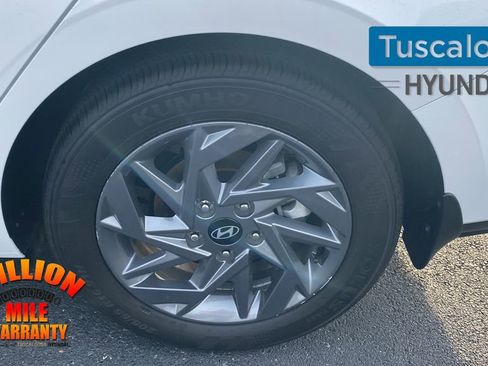 Used 2024 Hyundai Elantra SEL image 12