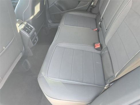 Used 2024 Volkswagen Taos SE FWD image 12