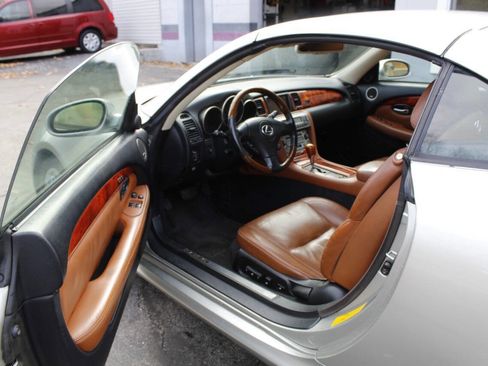 Used 2002 Lexus SC 430 Convertible image 29