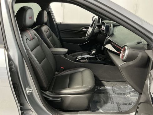 Used 2025 Chevrolet Trax RS w/ Sunroof Package image 33