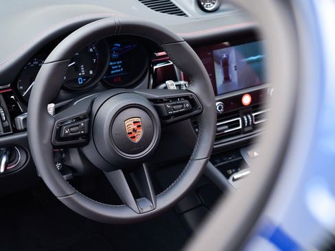 Certified 2026 Porsche Macan AWD/4WD image 21