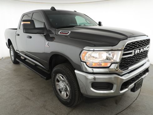 Used 2024 RAM 2500 Tradesman w/ Chrome Appearance Group image 3