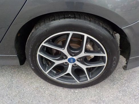 Used 2015 Ford Focus SE w/ SE Sport Package image 21