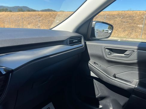 Used 2025 Ford Escape Active AWD/4WD image 22