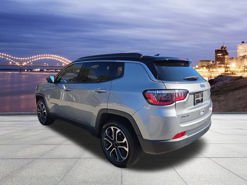 Used 2024 Jeep Compass Limited image 3