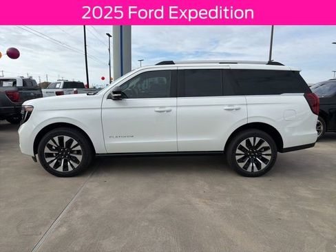 New 2025 Ford Expedition Platinum w/ Driver's Package AWD/4WD image 4