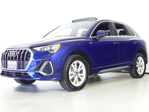 Used 2022 Audi Q3 2.0T Premium w/ Convenience Package image 2