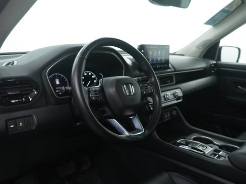 Used 2023 Honda Pilot Touring image 18