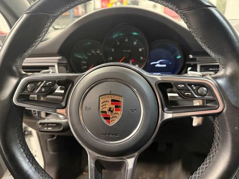 Used 2018 Porsche Macan AWD/4WD image 24