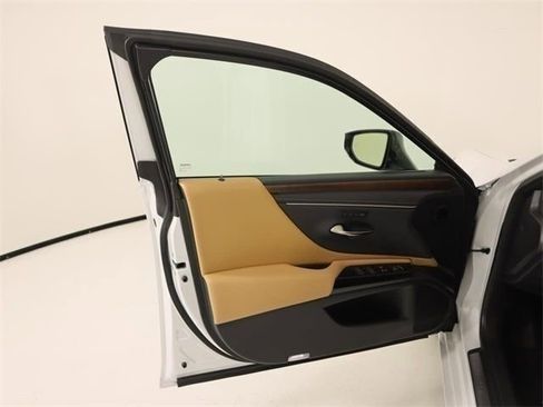 New 2025 Lexus ES 350 w/ Premium Package image 10