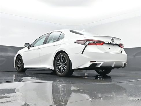 Used 2023 Toyota Camry SE w/ Cold Weather Package image 24