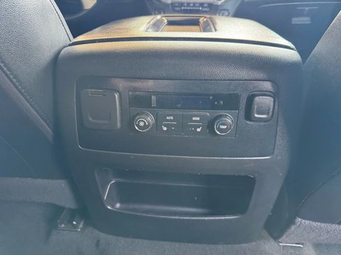 Used 2020 GMC Yukon SLT image 26