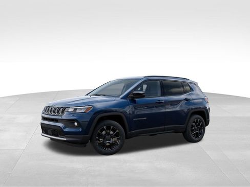 Used 2026 Jeep Compass Latitude AWD/4WD image 2