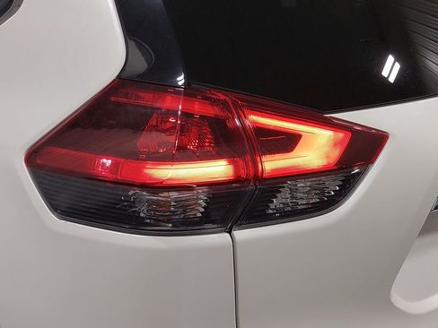 Used 2019 Nissan Rogue SV w/ Sun & Sound Touring Package image 36