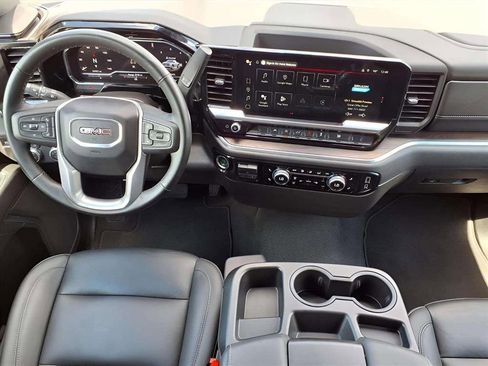 Used 2025 GMC Sierra 1500 SLT image 9