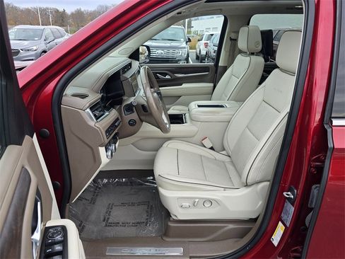 Used 2021 GMC Yukon XL Denali w/ Denali Premium Package image 14