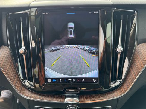 Certified 2022 Volvo XC60 B5 Momentum w/ Climate Package image 18