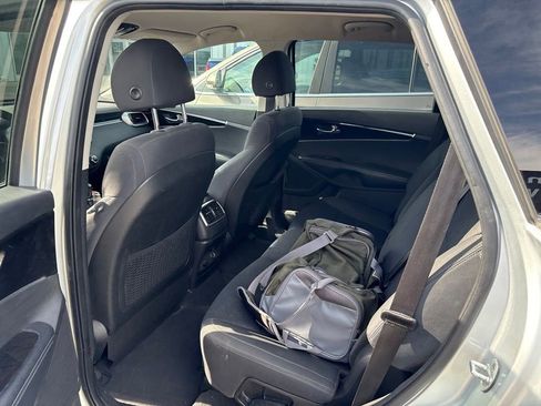 Used 2018 Kia Sorento LX AWD/4WD image 19