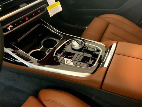 New 2026 BMW X7 M60i image 7