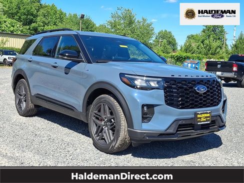 New 2026 Ford Explorer ST-Line w/ ST-Line Street Pack AWD/4WD image 1