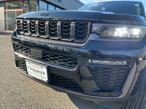 New 2026 Jeep Grand Cherokee L Limited w/ Limited Altitude Package AWD/4WD image 11
