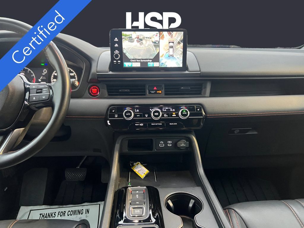 Used 2025 Honda Pilot TrailSport image 11