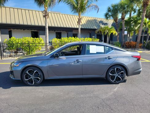 Used 2024 Nissan Altima 2.5 SR FWD image 9