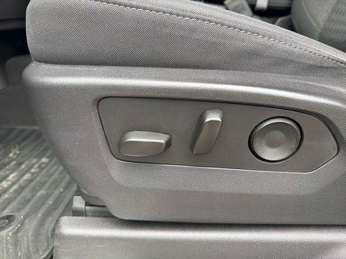 Used 2025 Chevrolet Silverado 1500 LT AWD/4WD image 18
