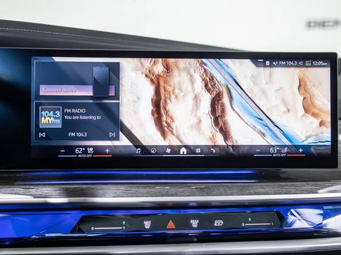 Used 2023 BMW i7 xDrive60 AWD/4WD image 31
