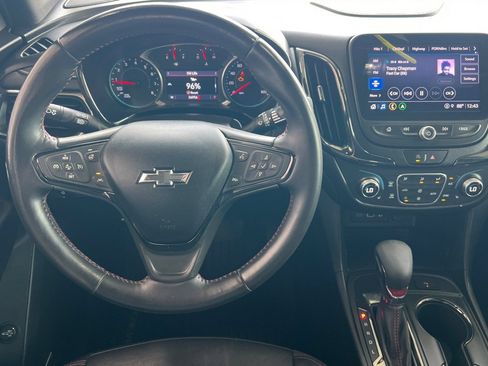 Used 2022 Chevrolet Equinox RS w/ RS Leather Package FWD image 11