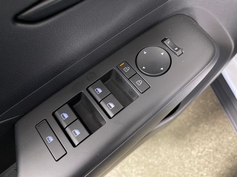 Certified 2025 Hyundai Kona SEL AWD/4WD image 18