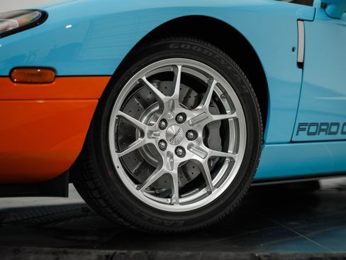 Used 2006 Ford GT image 8