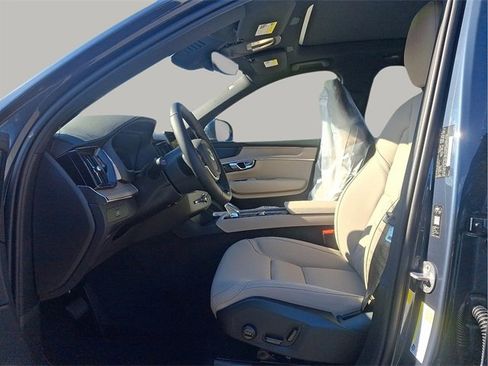 New 2026 Volvo XC90 B6 Plus w/ Protection Package Premier image 7