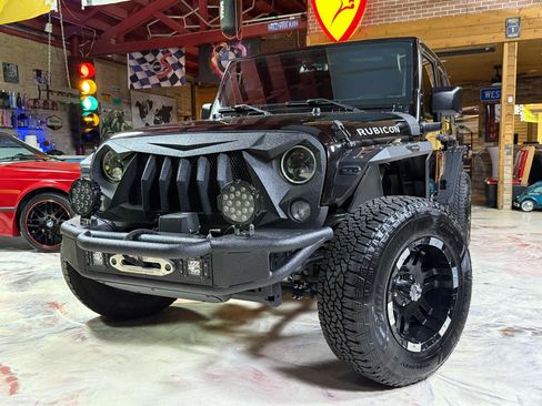 Used 2018 Jeep Wrangler Unlimited Rubicon w/ Dual Top Group AWD/4WD image 1