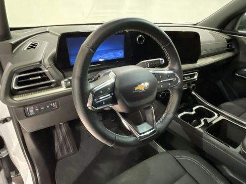 Used 2025 Chevrolet Traverse LT AWD/4WD image 23