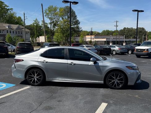 Used 2023 Toyota Camry SE w/ Convenience Package FWD image 4