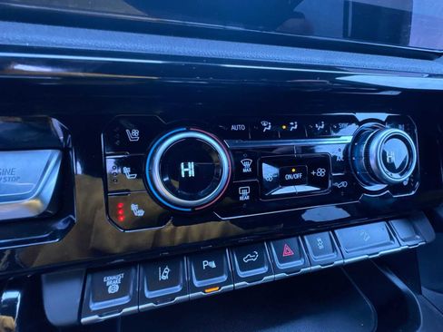 Used 2024 GMC Sierra 2500 AT4 w/ AT4 Premium Plus Package image 27