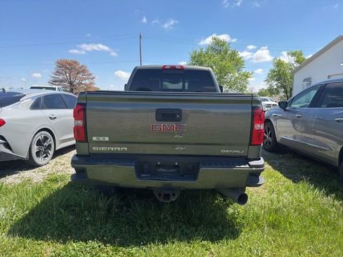 Used 2017 GMC Sierra 2500 Denali w/ Duramax Plus Package AWD/4WD image 6