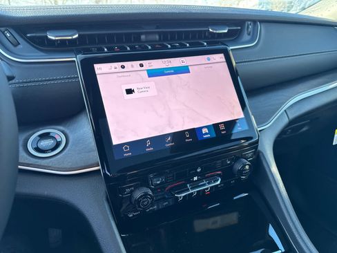 New 2025 Jeep Grand Cherokee Limited w/ Trailer Tow Package image 27