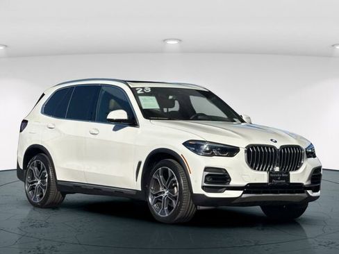 Used 2023 BMW X5 xDrive40i w/ Parking Assistance Package image 9