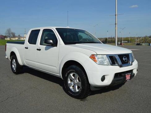 Used 2013 Nissan Frontier SV AWD/4WD image 3