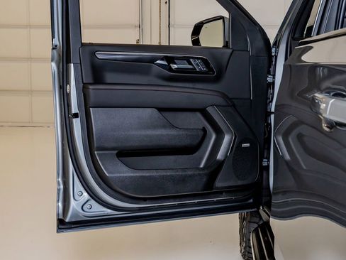 Used 2026 Chevrolet Suburban RST w/ RST Capability Package AWD/4WD image 38